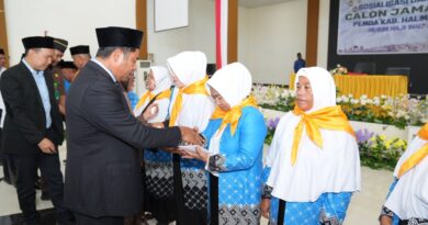 Pesan Menyentuh Bupati Saat Lepas CJH Haltim ke Tanah Suci