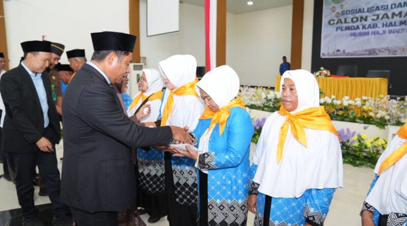 Pesan Menyentuh Bupati Saat Lepas CJH Haltim ke Tanah Suci