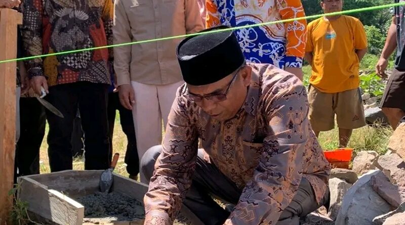 Sekolah Gratis di Halsel! Wakil Bupati Halut Hadiri Peletakan Batu Pertama Madrasah Subulussalam