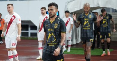 Efektif Tanpa Dominasi, Malut United Libas Persis 5 Gol