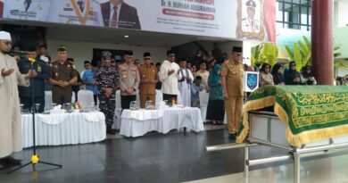 Tangis Pecah di Ternate, Haji Bur Dilepas dengan Penuh Haru dan Penghormata