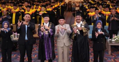 320 Wisudawan UT Ternate Resmi Dikukuhkan, Siap Bangun Maluku Utara