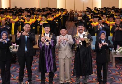 320 Wisudawan UT Ternate Resmi Dikukuhkan, Siap Bangun Maluku Utara