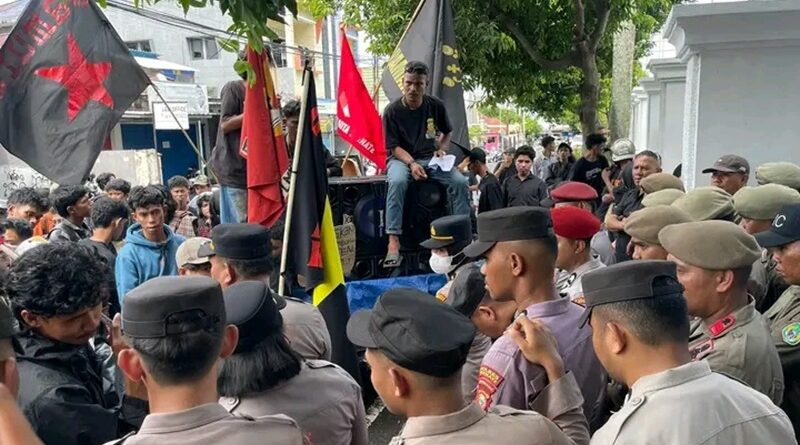 Harga Pertamax Melonjak, Mahasiswa Ternate Turun ke Jalan Bawa 13 Tuntutan!
