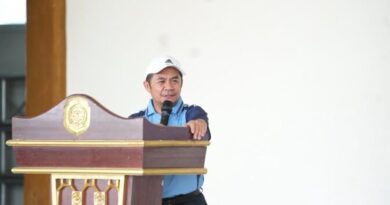 Anjas Taher Lepas 101 Atlet Haltim ke POPDA XII Morotai, Target Harumkan Nama Daerah