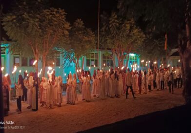 Pawai Obor Keliling Pulau Meriahkan Maulid Nabi di Lelei Halsel, Pelajar Kompak Bersalawat