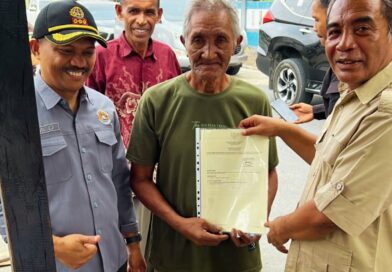 294 Sertipikat Diserahkan Kantah Halteng, Warga Patani Timur dan Patani Barat Terima Hak Tanah