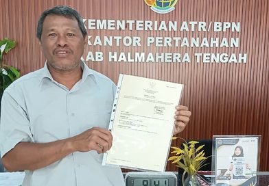 Warga Sagea Terima Sertipikat Tanah 511 Meter Persegi, Kantah Halteng Perkuat Layanan Pertanahan