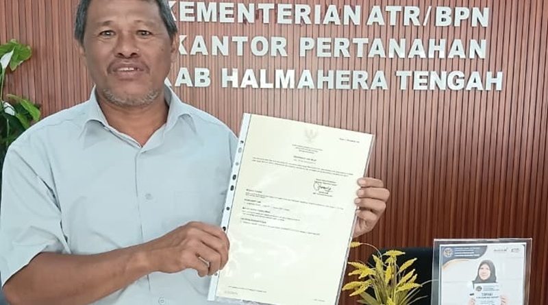 Warga Sagea Terima Sertipikat Tanah 511 Meter Persegi, Kantah Halteng Perkuat Layanan Pertanahan